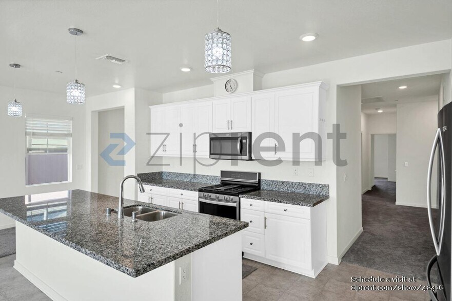 Building Photo - 41207 Alegria Ln
