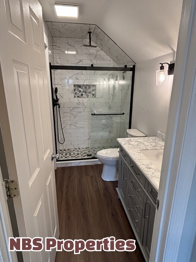 Building Photo - 7404 Foxglove Ln