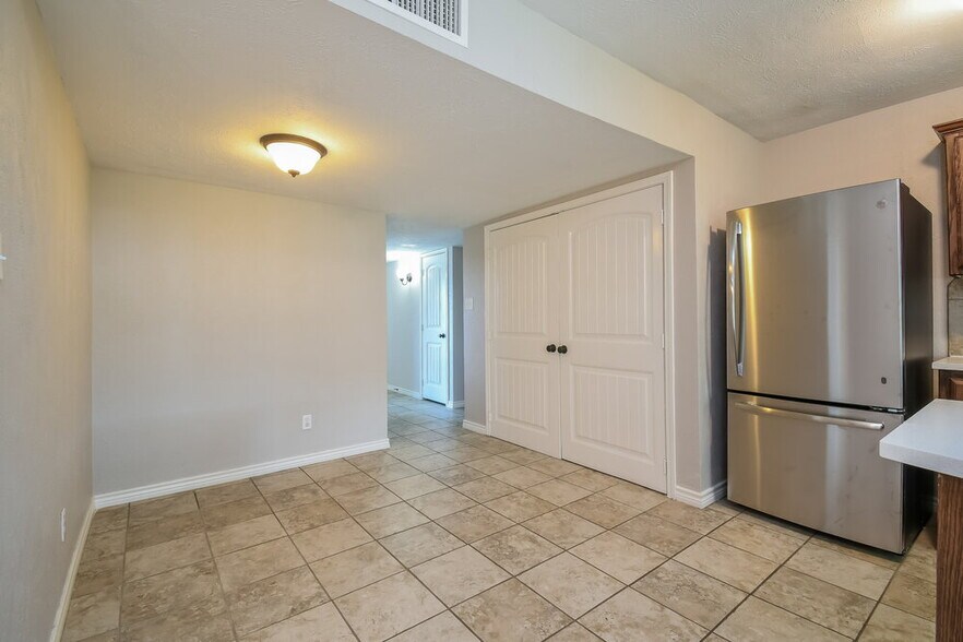 Building Photo - 4129 Shagbark St
