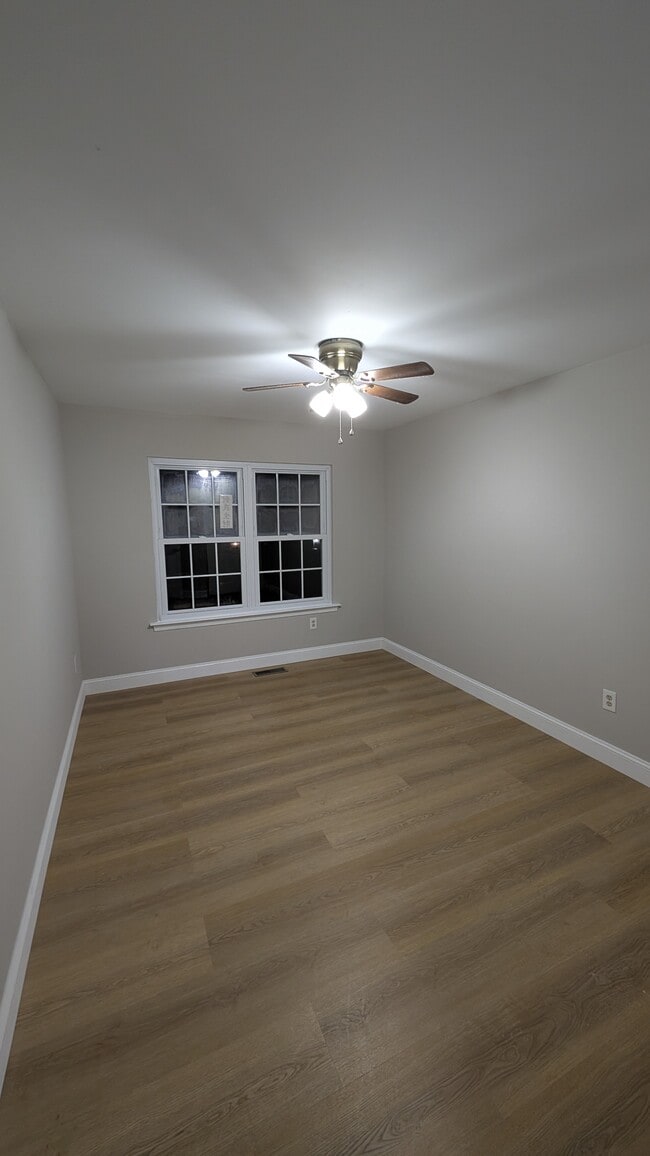 Building Photo - 1070 Millcreek Rd