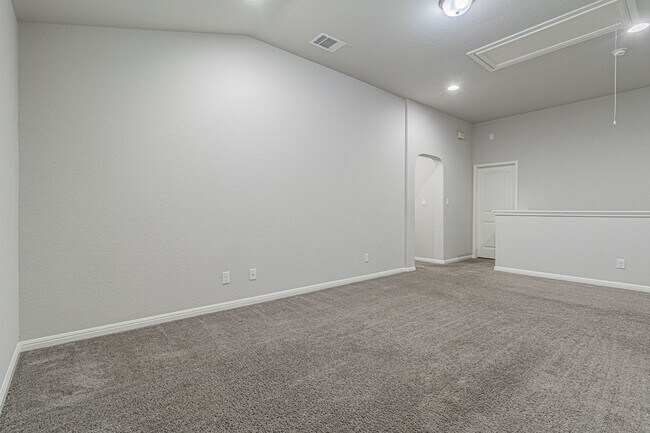 Building Photo - GORGEOUS 4BR 2.5 BATH WITH LOTS OF NEIGHBORHOOD AMENITIES! Available August 7th!