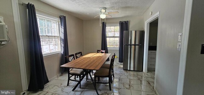 Building Photo - 2645 Valley Ave