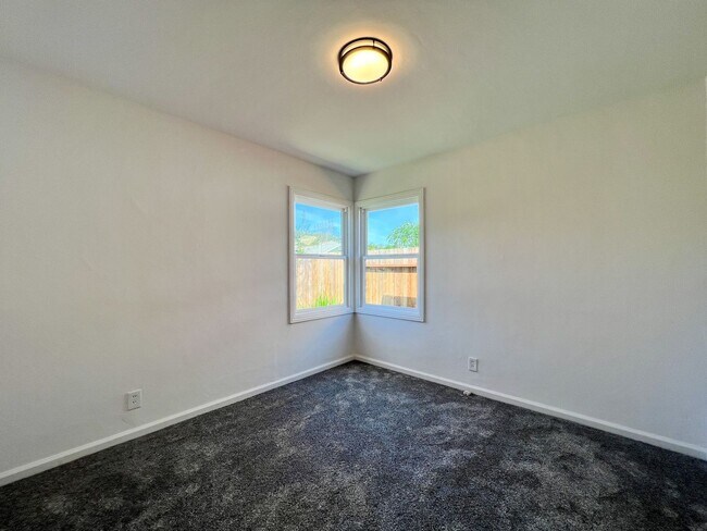 Building Photo - Charming Westwood Cottage in the Heart of Napa