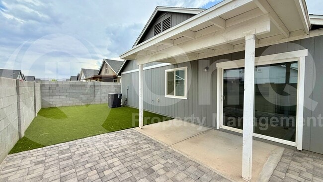 Building Photo - 5733 S 13th Ave