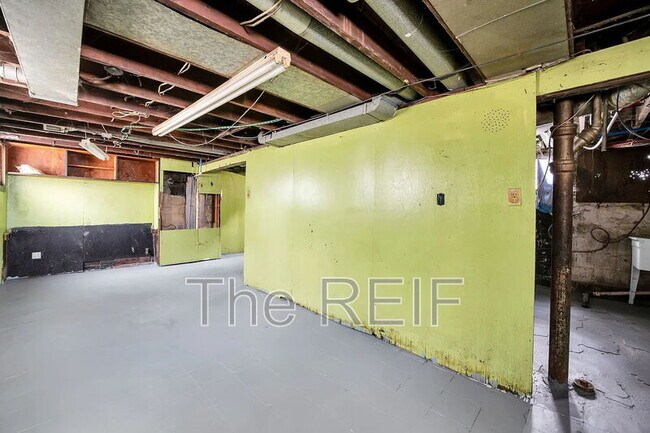 Building Photo - 15906 Alden St