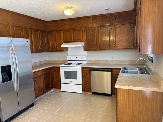 Building Photo - 2701 Thackery Rd