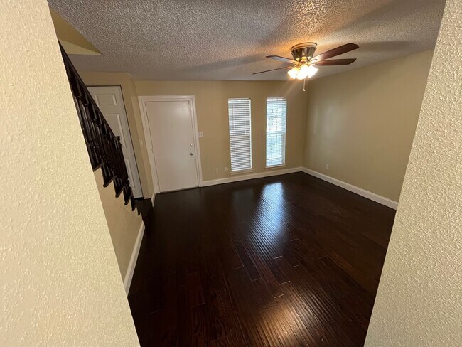 Building Photo - 6416 Bankside Dr