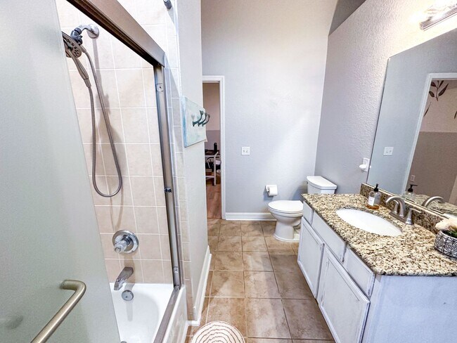 Building Photo - 3 Bed/ 2.5 Bath Pet Friendly Home!