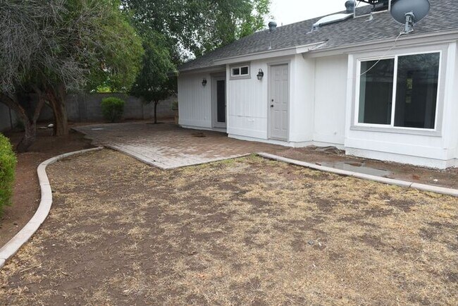 Building Photo - Updated 3 Br 2 Ba 2 Cg Home Near Gilbert Rd and Guadalupe Rd in Gilbert
