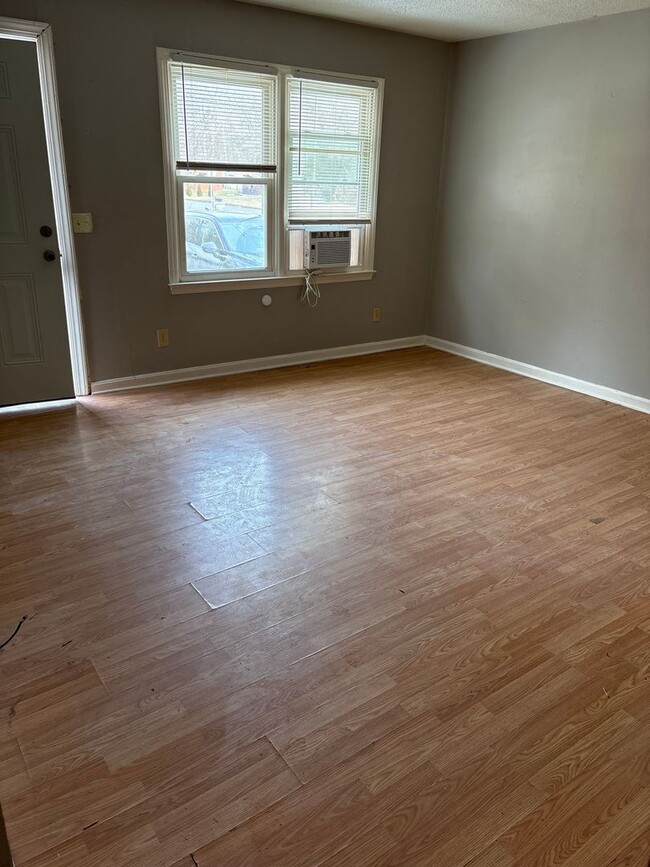 Building Photo - 418 Brewer St