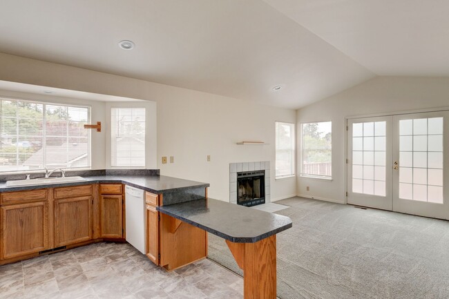 Building Photo - Three Bedroom Home with attached garage