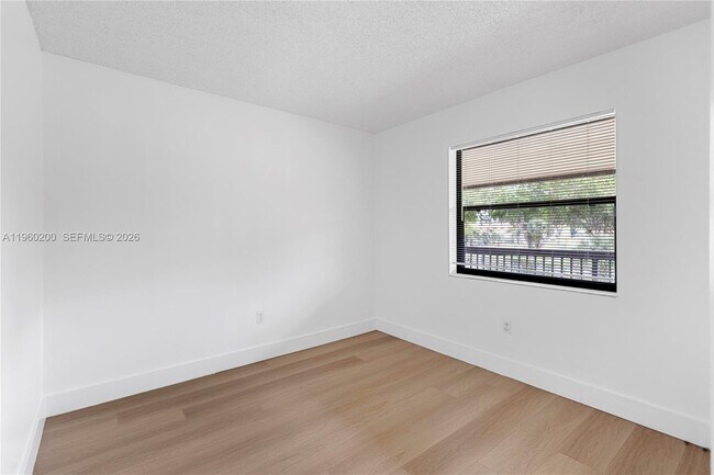 Building Photo - 6061 Shaker Wood Cir