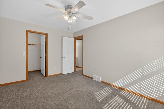 Building Photo - 3 Bedroom 3.5 bath