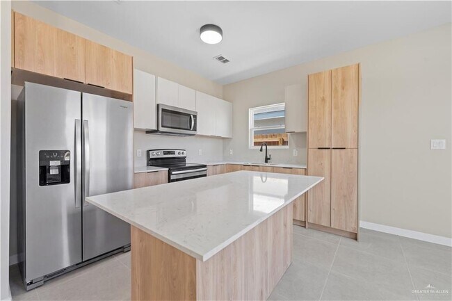 Building Photo - 12 Campeche Dr