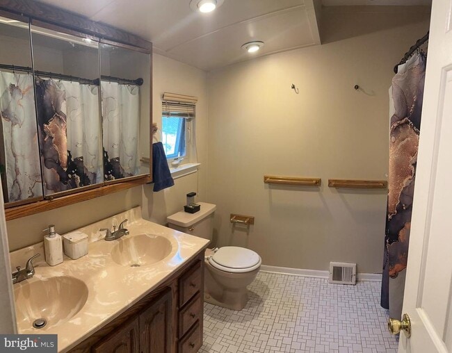Building Photo - 630 Valley Stream Cir