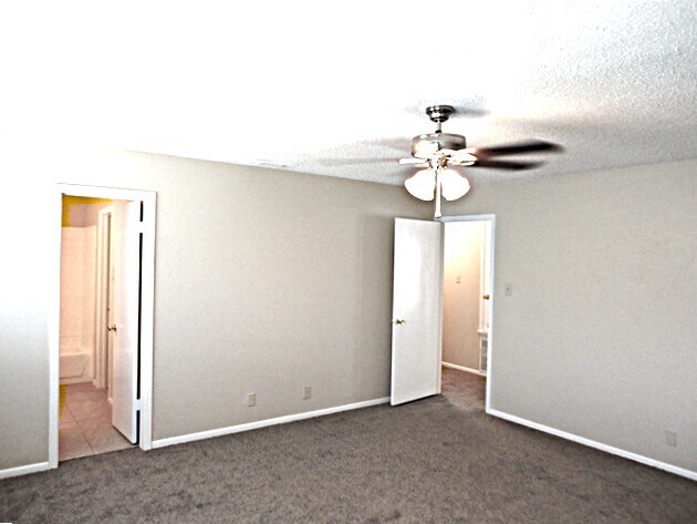 Building Photo - 13038 Woller Vly