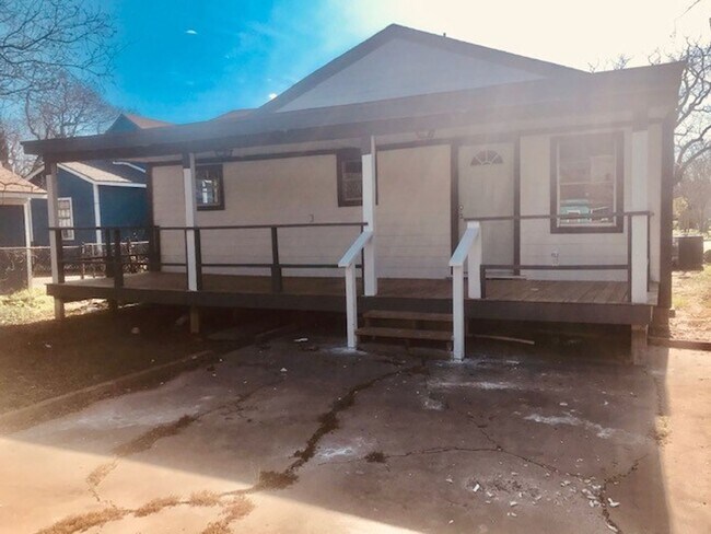 Primary Photo - RECENTLY REMODELED 4 BEDROOM 2 BATH HOME I...