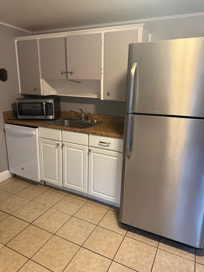 Building Photo - 3185 Spring Rd