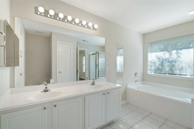 Building Photo - 123 N Camellia Grove Cir