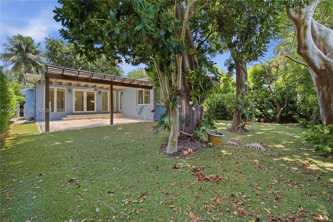 Building Photo - 7220 SW 53rd Ct