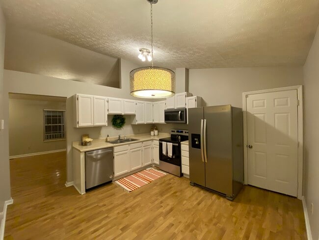 Building Photo - 6033 Waterbury Ln