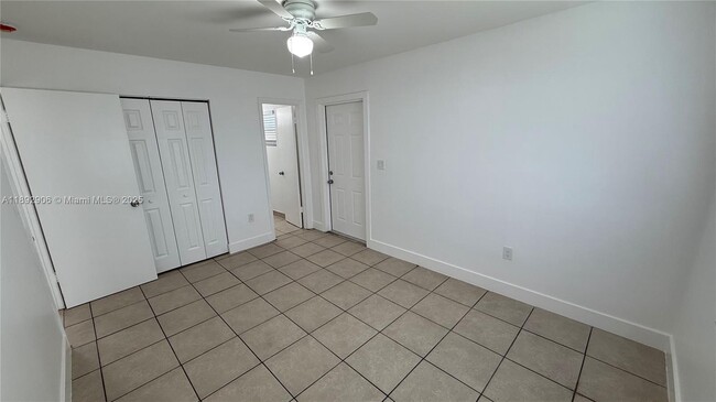 Building Photo - 6046 SW 40th St