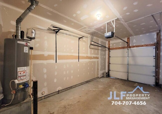 Building Photo - Great 3/2.5 Home in Sought After Charlotte...