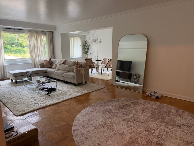 Living room - 4201 Cathedral Ave NW