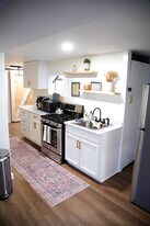 Building Photo - 512 E South St