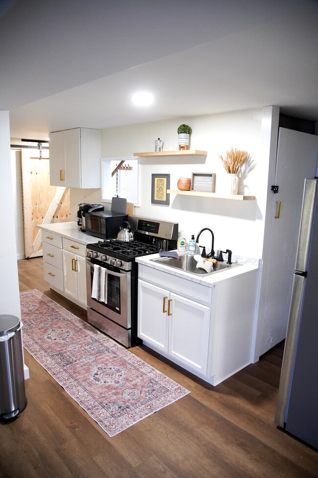 Building Photo - 512 E South St