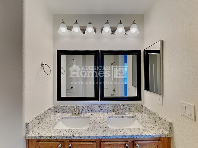 Building Photo - 668 W Paseo Celestial