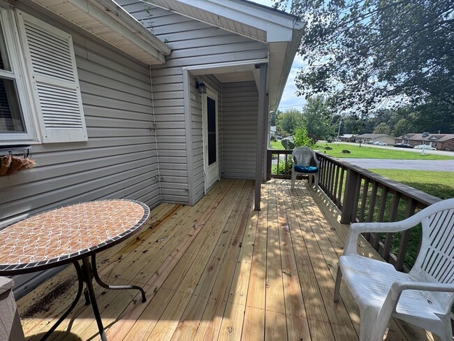 Building Photo - 1709 Oak Hill Dr S