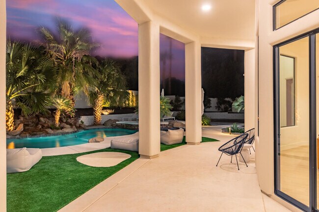 Building Photo - 5316 E Royal View Dr S