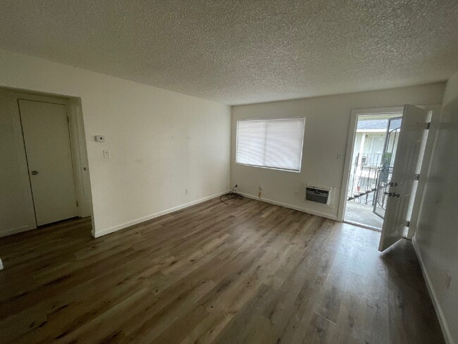 Building Photo - 2-Bed Condo Retreat with Elegant Granite Touches in Antioch