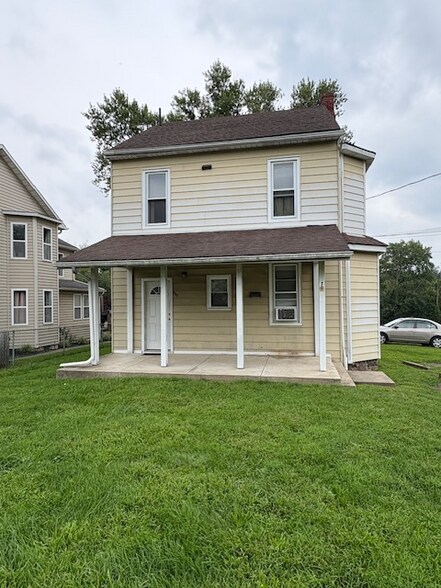 Primary Photo - 147 Main St N