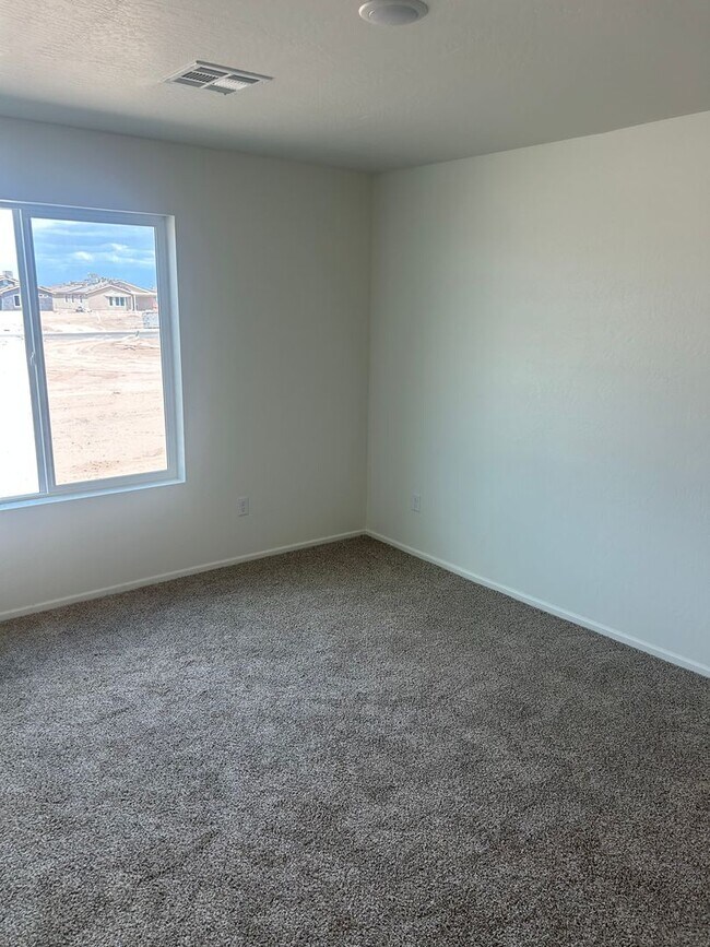Building Photo - DESERT SANDS