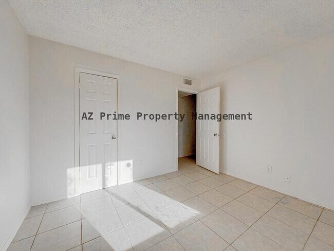 Building Photo - 1455 N 53rd Dr