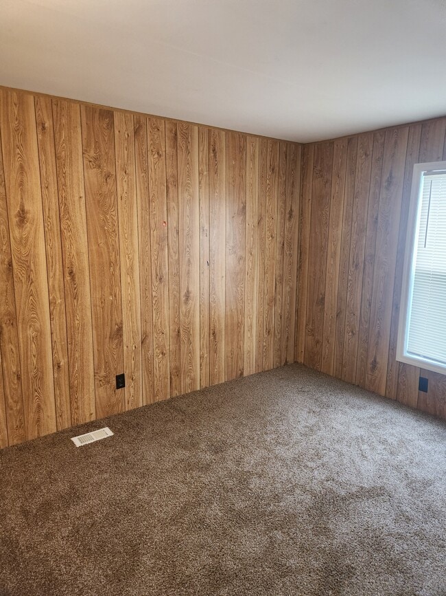 Building Photo - 327 Becky Ln