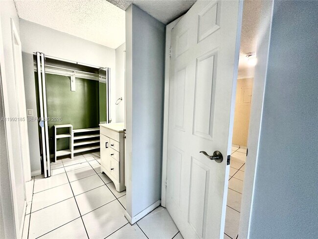 Building Photo - 5900 SW 127th Ave