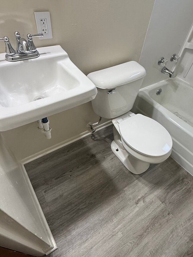 Building Photo - 1916/1918 Building