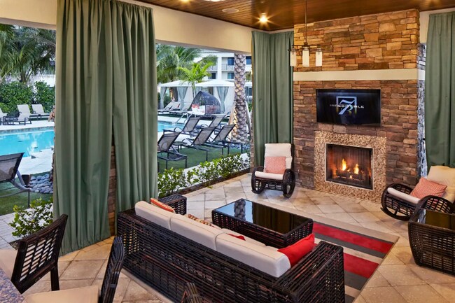 Building Photo - 5351 W Hillsboro Blvd