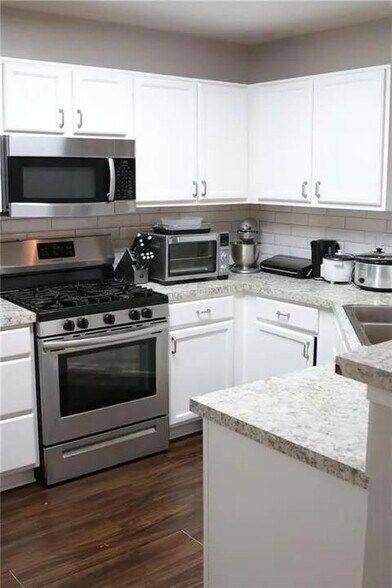 Building Photo - 6531 Charter Way