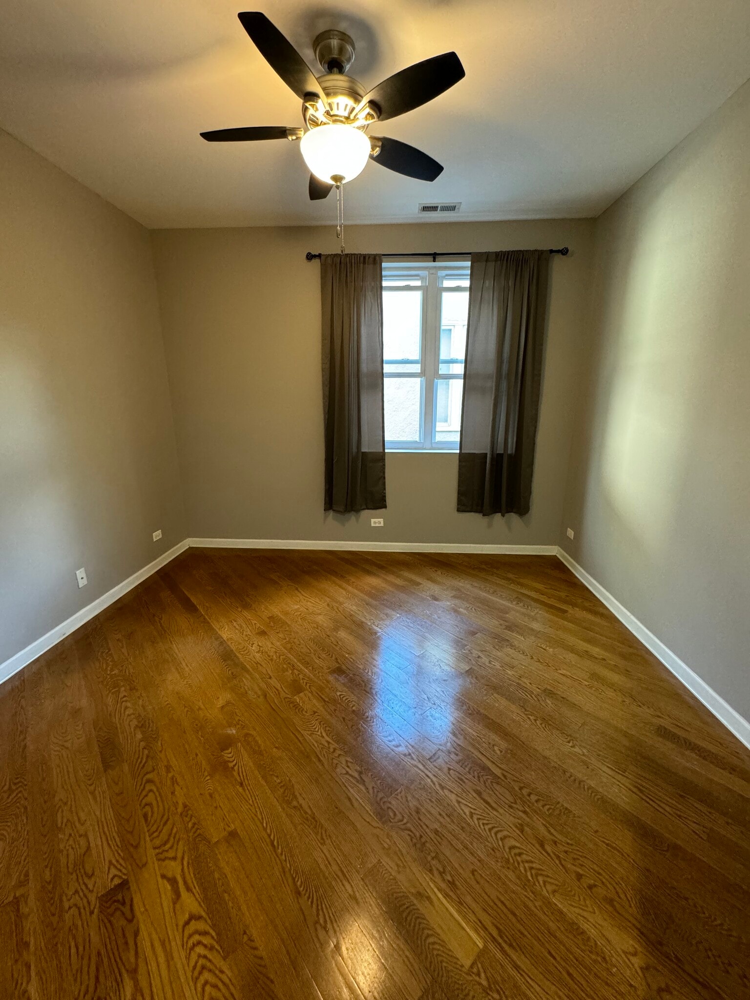 Second bedroom - 1906 W Estes Ave