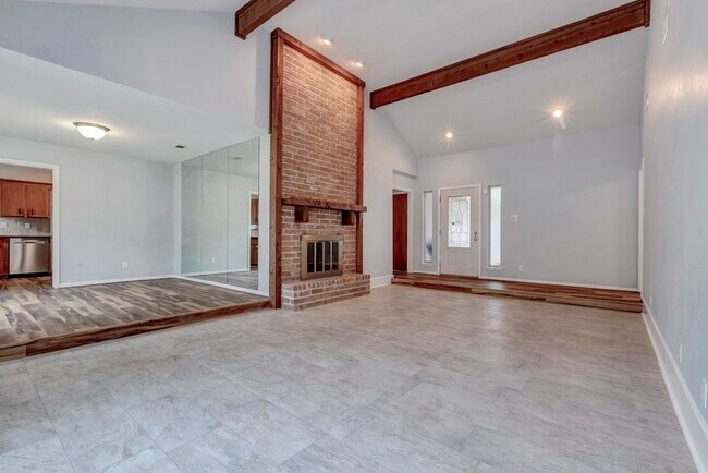 Building Photo - 17 Wishbonebush Rd