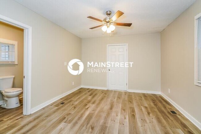 Building Photo - 3 Bedroom Pet-Friendly Home in MARTINSVILLE, IN with Main Street Renewal