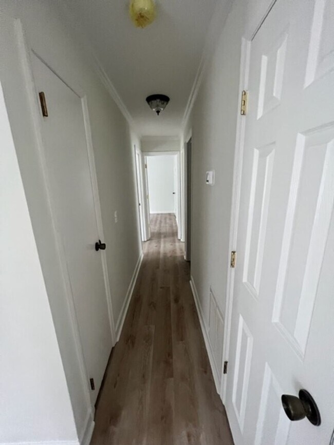 Building Photo - Three Bedroom in Ridgeland