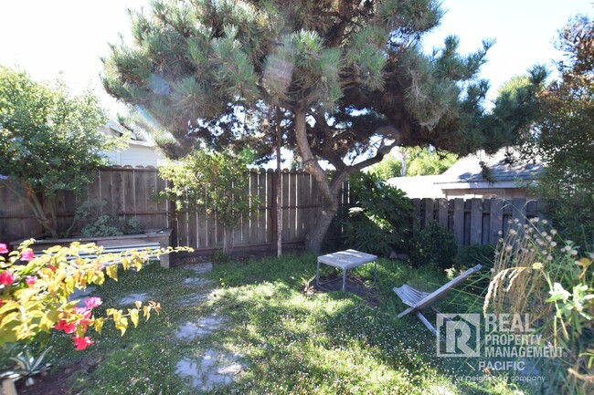 Building Photo - 4 Bedroom Victorian in West Oakland