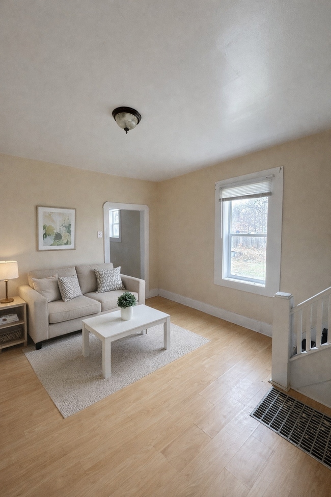 Building Photo - 831 W 27th St