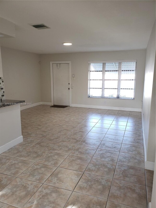 Building Photo - 4812 NW 49th Pl