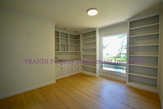 Building Photo - 3 Bartel Ct